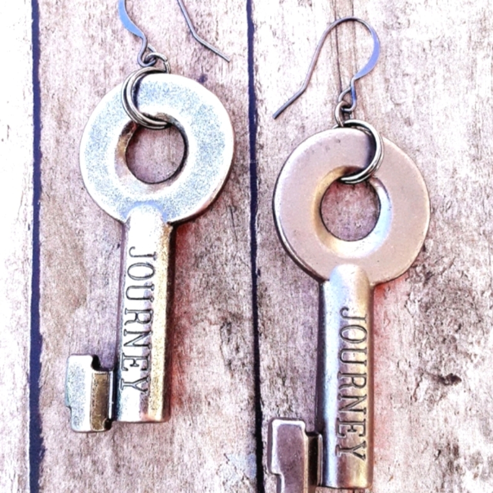 JOURNEY Key Pair of Earrings